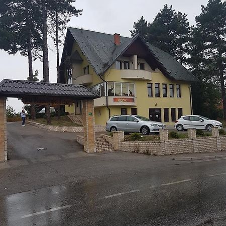 Restoran&Motel And Apartmants Lovacka Prica Tesanj Exterior foto