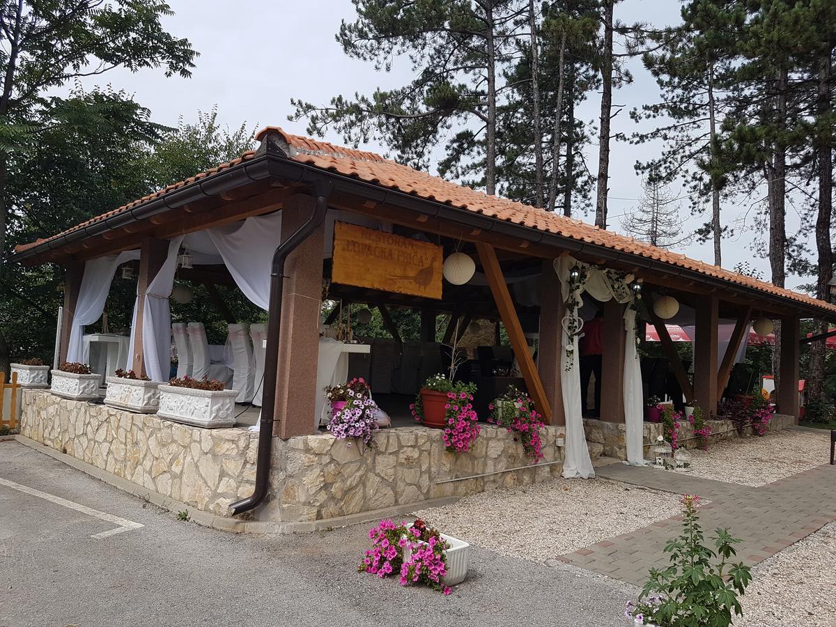 Restoran&Motel And Apartmants Lovacka Prica Tesanj Exterior foto