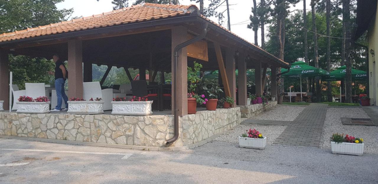 Restoran&Motel And Apartmants Lovacka Prica Tesanj Exterior foto